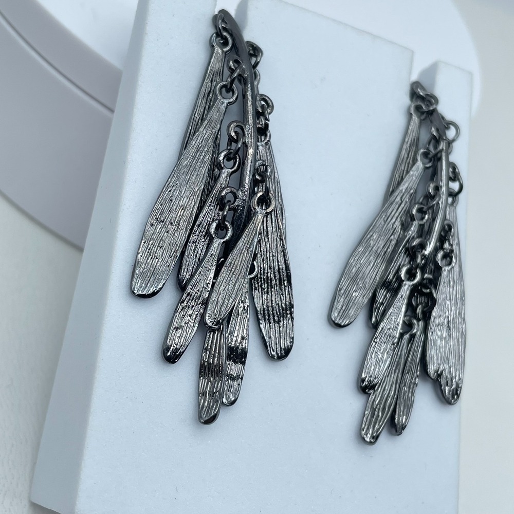 Vintage 90s Gunmetal Fringe Dangle Earrings Textured Leaf Tassel Women's Jewelry - Picture 3 of 8